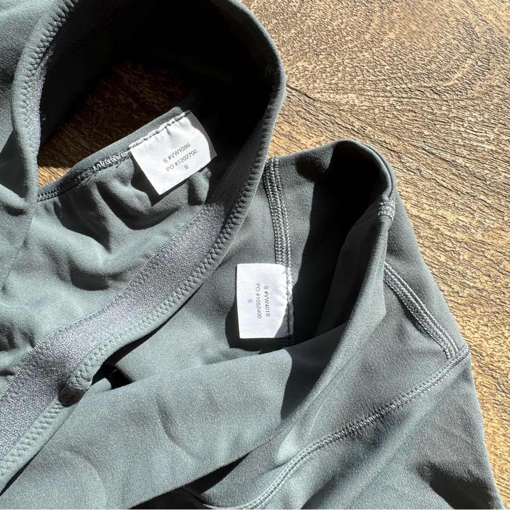 Vuori green workout set - Picture 3 of 3